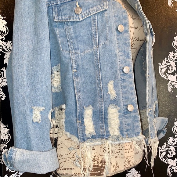 🍀 NWT! Super Distressed Bling Skull Jean Jacket! - Picture 7 of 14